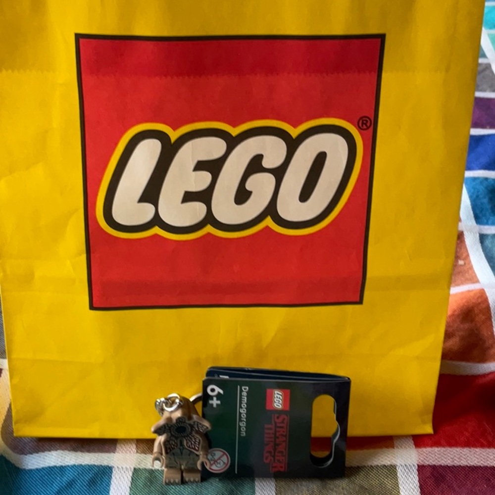 RARE 🪰 LEGO STRANGER THINGS DEMOGORGON  KEY CHAIN 🪰  NWT🪰 - Picture 4 of 16